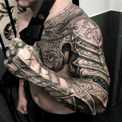 Мужская татуировка на плечо в салоне «Анатомия»