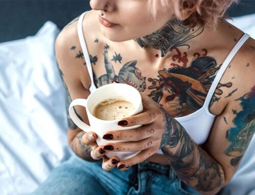Як кава впливає на татуювання